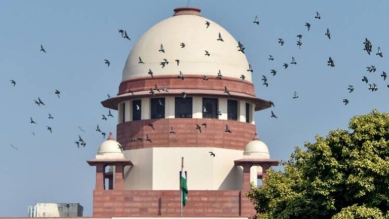 सुप्रीम कोर्ट ने सुनाया महत्वपूर्ण फैसला: मंदिर हो या मस्जिद, बीच सड़क से हटाना ही होगा