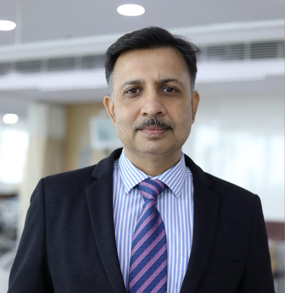 Significant achievement in orthopaedics, Dr. Shekhar Srivastav performed live robotic-assisted knee replacement surgery at IAACON 2024