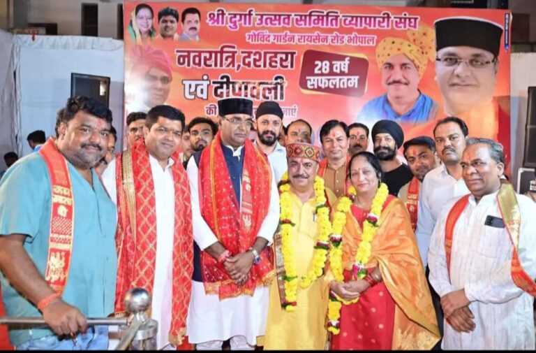 विश्वास कैलाश सारंग ने किया झांकी का अवलोकन