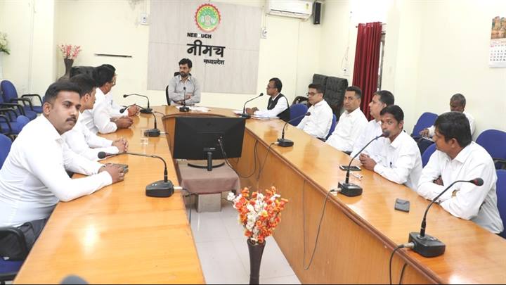 जिला दण्डाधिकारी हिमांशु चन्द्रा ने अभियोजन अधिकारीगणों की समीक्षा बैठक ली