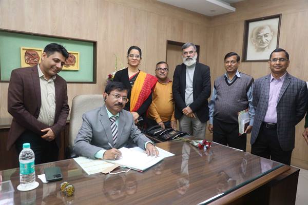 राज्य निर्वाचन आयुक्त श्री मनोज श्रीवास्तव ने किया पदभार ग्रहण