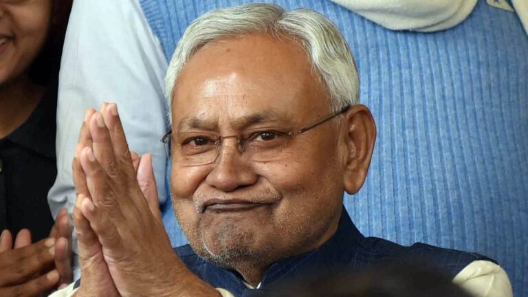 बिहार की राजनीति में अपरिहार्य हैं नीतीश कुमार