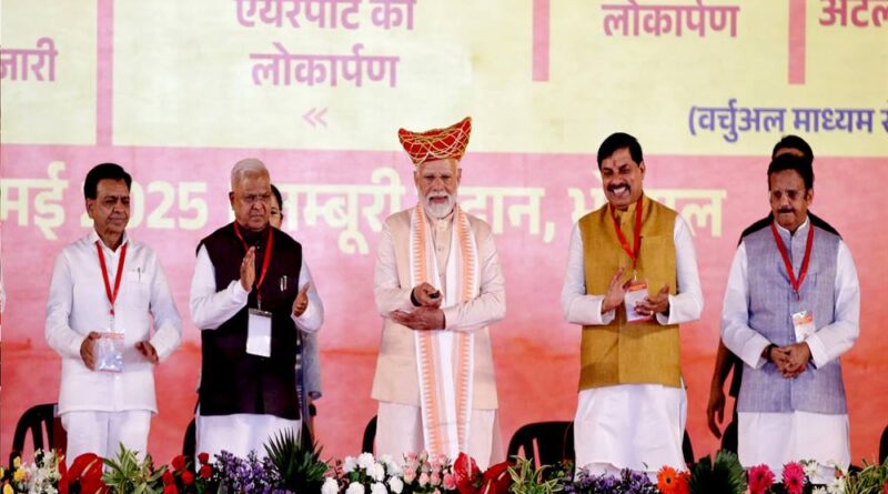 प्रधानमंत्री श्री नरेंद्र मोदी ने महिला सशक्तिकरण महासम्मेलन में वर्चुअली दतिया और सतना के नए एयरपोर्ट का उद्घाटन तथा इंदौर मेट्रो का उद्घाटन किया।