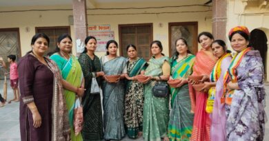 जैन मिलन के स्थापना दिवस पर सकोरों का हुआ वितरण
