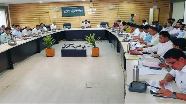 इंदौर जिले में राजस्व प्रकरणों के त्वरित निराकरण के लिए विशेष राजस्व महा अभियान का सफल क्रियान्वयन