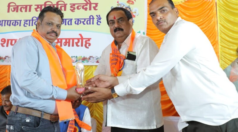 लोधा समाज ने पत्रकार अर्जुनसिंह राजपूत को सम्मानित किया