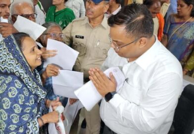 जनसुनवाई में समस्याओं का त्वरित निराकरण, इंदौर की मेधावी बेटी को कलेक्टर श्री शिवम वर्मा का प्रोत्साहन