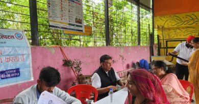 फ्री हेल्थ कैंप से 150 से ज़्यादा लोगों को जाँचे हुई