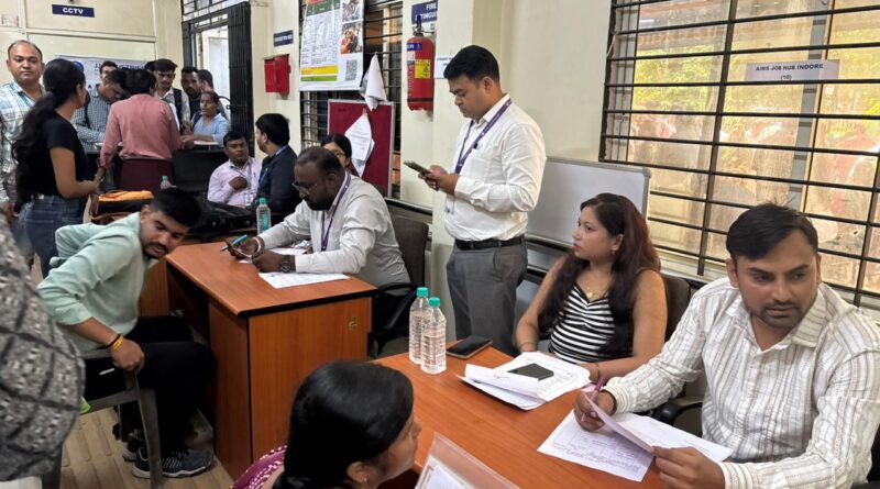 रोजगार मेले में 12 कम्पनियों ने किया 300 युवाओं का चयन