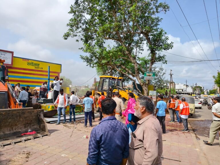 जिला प्रशासन की बड़ी कार्रवाई: 80 करोड़ रुपये मूल्य की शासकीय भूमि अतिक्रमण मुक्त