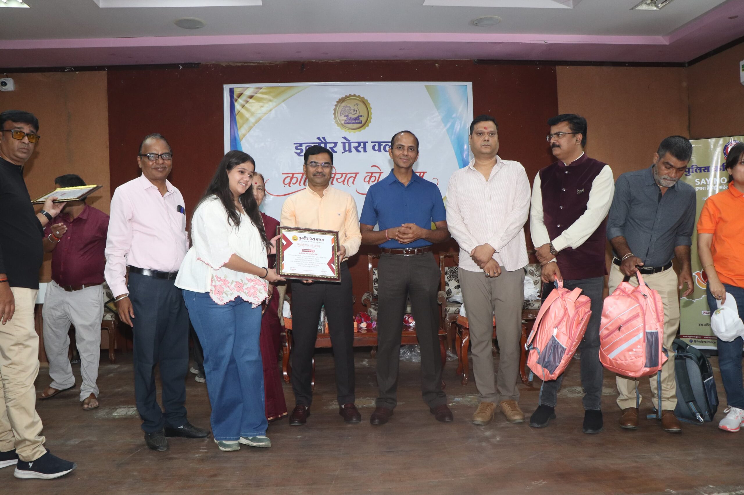 सफलता कोई लक्ष्य नहीं,बल्कि एक यात्रा है - संभागायुक्त डॉ. खाड़े
