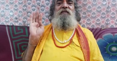 Mahant Khaki blessed the devotees on Guru Purnima.