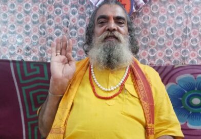 Mahant Khaki blessed the devotees on Guru Purnima.