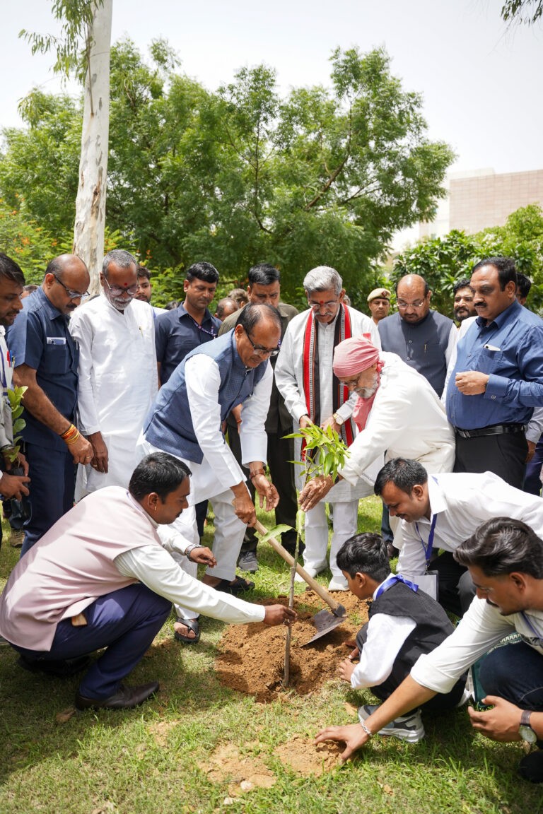 PM नरेंद्र मोदी के मिशन लाइफ, ऊर्जा बचत और प्लास्टिक मुक्त जीवन से पर्यावरण संरक्षण को रोजमर्रा की आदत बनाने की शिवराज ने की अपील