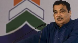 एक्सप्रेस-वे निरीक्षण के दौरान: केंद्रीय मंत्री नितिन गडकरी ने ग्रामीणों एवं किसानों की समस्याओं को जाना