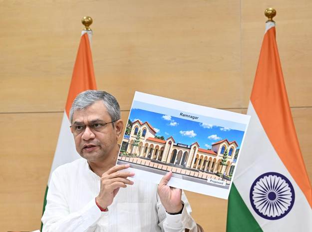 Railway Minister  Ashwini Vaishnaw Flags Off Ramnagar-Dehradun Express