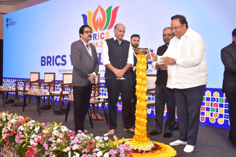 रचनात्मक अर्थव्यवस्था के लिए प्रमुख अंतरराष्ट्रीय मार्केटप्‍लेस 'ब्रिक्स वेव्स बाज़ार' ने मुंबई में ब्रिक्स सदस्य और भागीदार देशों के 500 से अधिक प्रतिनिधियों को एकत्रित किया