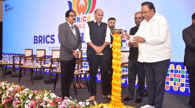 रचनात्मक अर्थव्यवस्था के लिए प्रमुख अंतरराष्ट्रीय मार्केटप्‍लेस 'ब्रिक्स वेव्स बाज़ार' ने मुंबई में ब्रिक्स सदस्य और भागीदार देशों के 500 से अधिक प्रतिनिधियों को एकत्रित किया