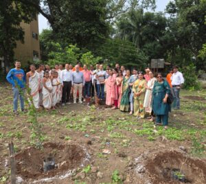 पूर्वजों की स्मृति से भविष्य की पीढ़ियों तक : देववाणी वेदविद्यापीठ में पर्यावरण संरक्षण का संकल्प