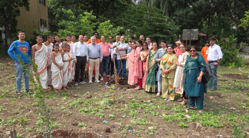 पूर्वजों की स्मृति से भविष्य की पीढ़ियों तक : देववाणी वेदविद्यापीठ में पर्यावरण संरक्षण का संकल्प