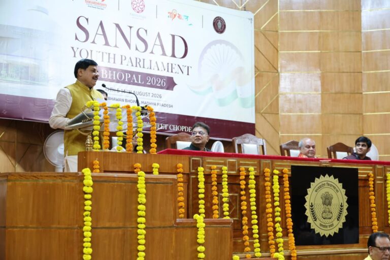युवा, डॉक्टर-इंजीनियर बनने के साथ ही राजनीति में आकर लोकतंत्र को सशक्त बनाएं: मुख्यमंत्री डॉ. यादव