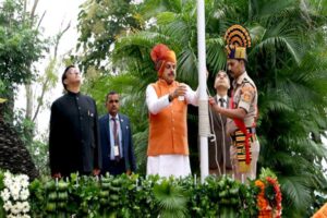 मुख्यमंत्री निवास में ध्वजारोहण