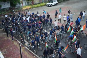 फिटनेस के लिए साइकिल पर निकले जेन-जी, नशे के खिलाफ ली शपथ