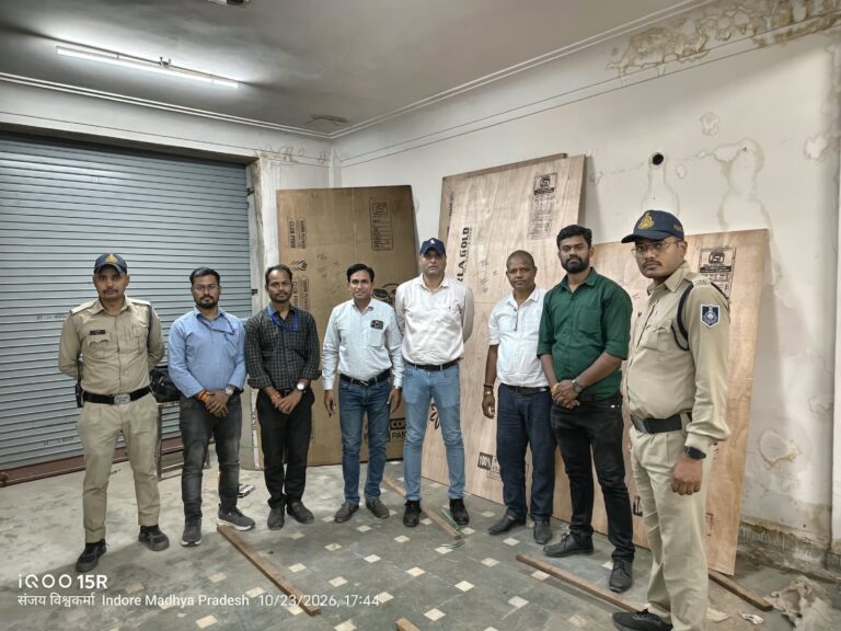 बिना वैद्य लाईसेंस, समाप्त हो चुके लाइसेंस और बिना आईएसआई मार्का के प्लाईवुड बेचने वाले दुकान पर छापा