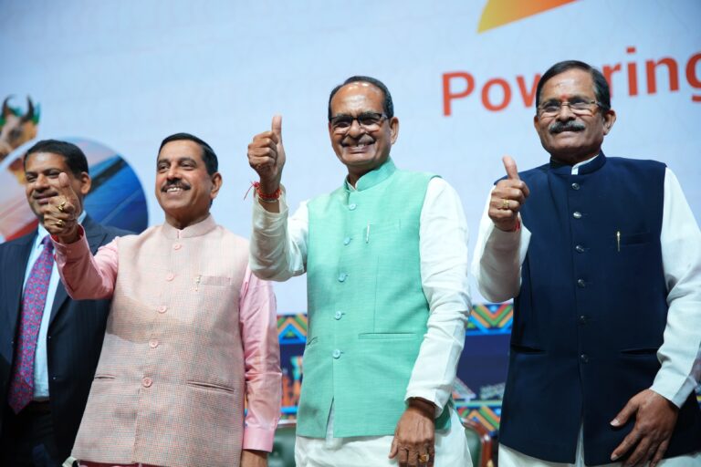 ऊपर सोलर पैनल, नीचे लहलहाएगी फसल