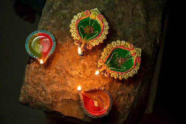 बजट-फ्रेंडली दिवाली: त्योहार का असली मजा रिश्तों और खुशी में , महंगे सामान में नहीं