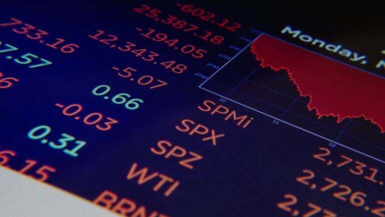 जियो प्लेटफॉर्म्स IPO: 5.5 गुना से ज्यादा सब्सक्रिप्शन, निवेशकों का जबरदस्त उत्साह और लिस्टिंग संभावनाएं